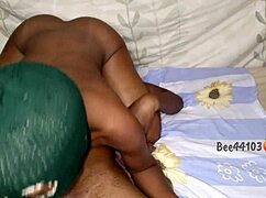 Intens njutning från att suga och rida