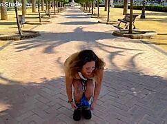 Мръсница се чука силно в обществен парк с кума по лицето