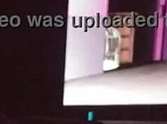 Красотка-любительница глубоко заглатывает и поклоняется огромному чёрному хую в мокром минете