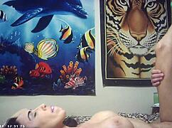 Candice Cumm meets Maxxx Loadz and feels the Italian pound machine!