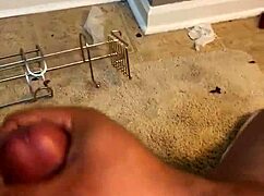 Озабоченная сучка жаждет толстый твердый хуй прямо сейчас