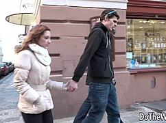 Hotwife Jenifer Red kena batang hitam besar dalam bontot dan dipenuhi pancut