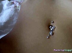 Deze Russische tiener 18+ geeft een geile pijpbeurt.