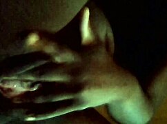 Mutig mit meiner nassen Fotze zum geilen Orgasmus spielen