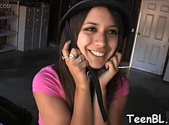 Watching Chick Play with Twat Makes Dude Very Hungry