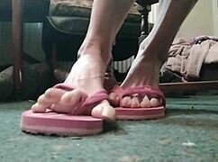 huge talons on exotic feet in flip flops