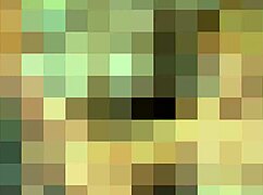 Onu her tatlı küçük parmağını emmeye zorluyor fetiş videoda