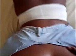 velika rit zadaj z ogromnim kurcem tolče od zadaj!