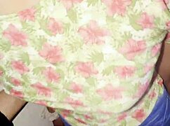 Mis amigos estaban cogiendo en los cuartos y me tuve que coger en el baño de una casa a la morrita enfiestada en una fiesta de compas