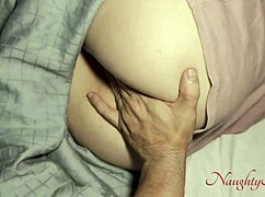 Naik Tabu dengan Ibu Tiri Saat Badai Keras Berisik!