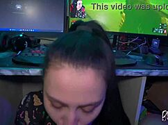 Newbie female streamer takes her first donate 😊