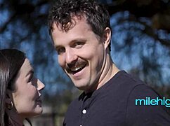 Миниатюрная тёлка 18+ стонет от поцелуев и хуя