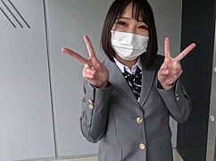 公●トイレ、激しい人通りの中、カーセックスで犯される！！完全初撮影、人生初めての中出し！『個人撮影』個撮オリジナル３５６人目