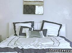 Slut Deepthroats Shemale With Handjob And Cumshot