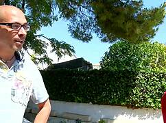 Bruneta milf jaha velik kurac.