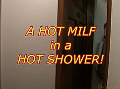 hot milf in shower 😍