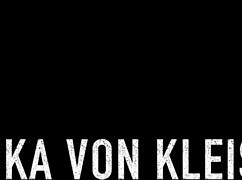나는 베로니카 본크가 그녀의 거대한 일본 가슴을 플래시하는 데 집착해, 너무 완벽해