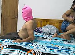 Essa madrasta safada me convence a foder enquanto o padrasto tá fora