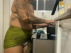 أطعم جوزي كويس بعدين يلحس كسي