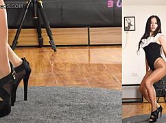 Tämä aasialainen tyttö sukkahousuissa ja trikoossa harjoittelee tanssiliikkeitä rennosti