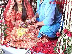 indische stiefmoeder krijgt creampie van grote kont neuken