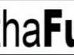 Bomba Samantha dela seksi solo v spodnjem perilju.