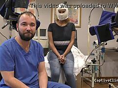 Extraños en la noche seduciendo a Taylor Ortega