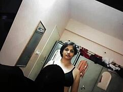 I'm doing a cum tribute for my sexy Indian aunty with her big cock in mind