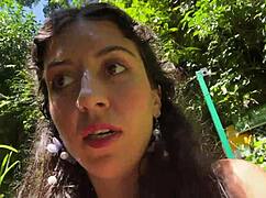 Corrida en Cara en Vestuario Público, Luego Caminata Cum en Cascada