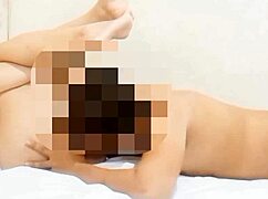 زوجة ترمي زوجها ثم تتلقى إصبع شرجي