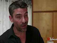 若い女性よ、そんな格好で外出するんじゃない