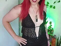 Tämä utelias latina punapää jakaa käytännöllisen oppaan anaali tutkimukseen POV likaisella puheella ja soolo masturbaatiolla