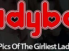 Ta śliczna szczupła tajska ladyboyka bawi się wielkim białym kutasem w POV lodziku