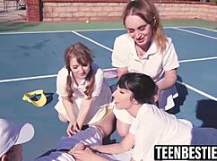 Büyük Memeli En İyi Arkadaşlar Dörtlü Sert Sikme!