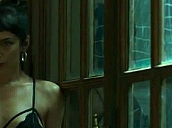 Jazm�n Stuart from Argentina performing