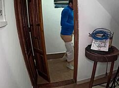 Zažíva dusenie zadkom a fľaky na rit prvýkrát