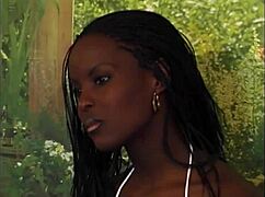 Meztelen lábú és terhes fekete csaj kap fujt és behajlít