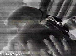 Sweetie Plum v drsném 4na1 gangbangu s dvojitou penetrací a močením