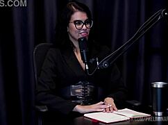 Carla Santos shares best moments with Bia Hot in a public domination scene