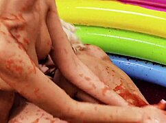 Hey, betapa liarnya apabila Lou Lou dan Christine Love menyelam ke dalam pepek blonde licin satu sama lain dengan jilatan bersemangat?