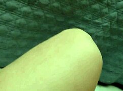 Fiatal srác keményen baszza érett feleség puncáját durva creampie-vel munkahelyen