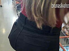 Ik Filmde De Hete Braziliaanse Blondine Op De Markt, Maar Ik Verpestte Het Spioneren