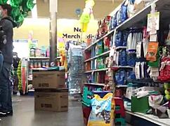 Milf phat ass in hidden candid shot 😏