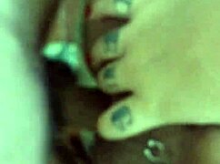 travesti tatuada fode com loirinho gostoso em cena quente