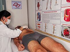 Pacient doživi nepričakovano reakcijo pred medicinsko sestro