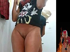 야한 밀프가 란제리 피팅룸에서 보지와 엉덩이 유혹, 관음 웹캠