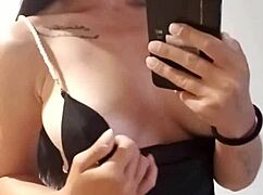 Хочешь эти большие натуральные сиськи на сексуальной красотке?