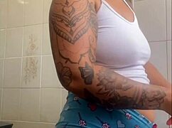 I want caresses on my pussy