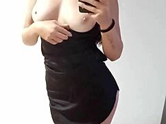 Ali želiš videti te velike naravne joške na lepi seksi punčki?