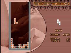 Hraju tetrasex na Playstation v kuchyni, vibrace mě berou